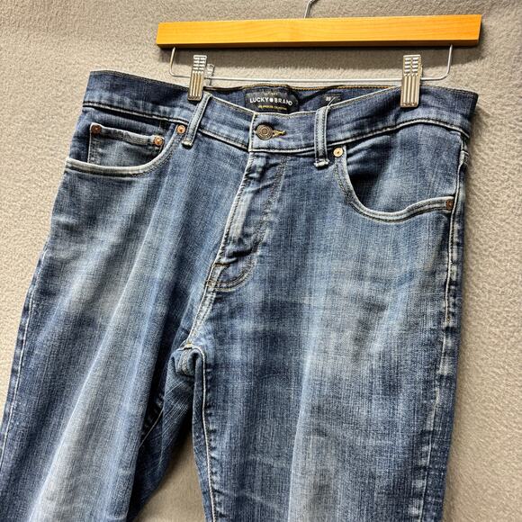 Lucky Brand Jeans Mens 33x30 (34x29 ACTUAL) 221 Straight Blue Denim Faded Wash - Picture 8 of 11